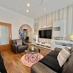 House Lona