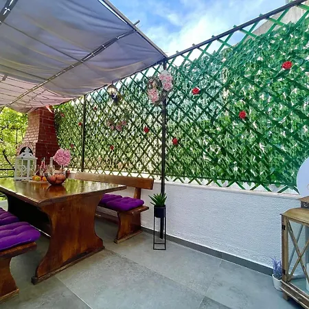 House Lona