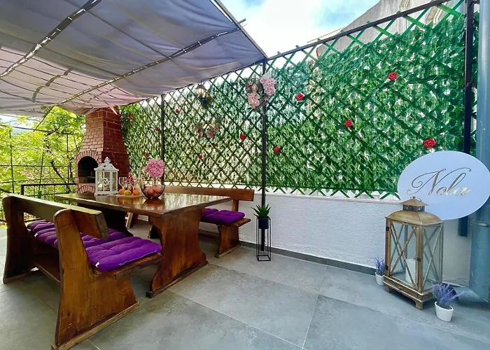 House Lona